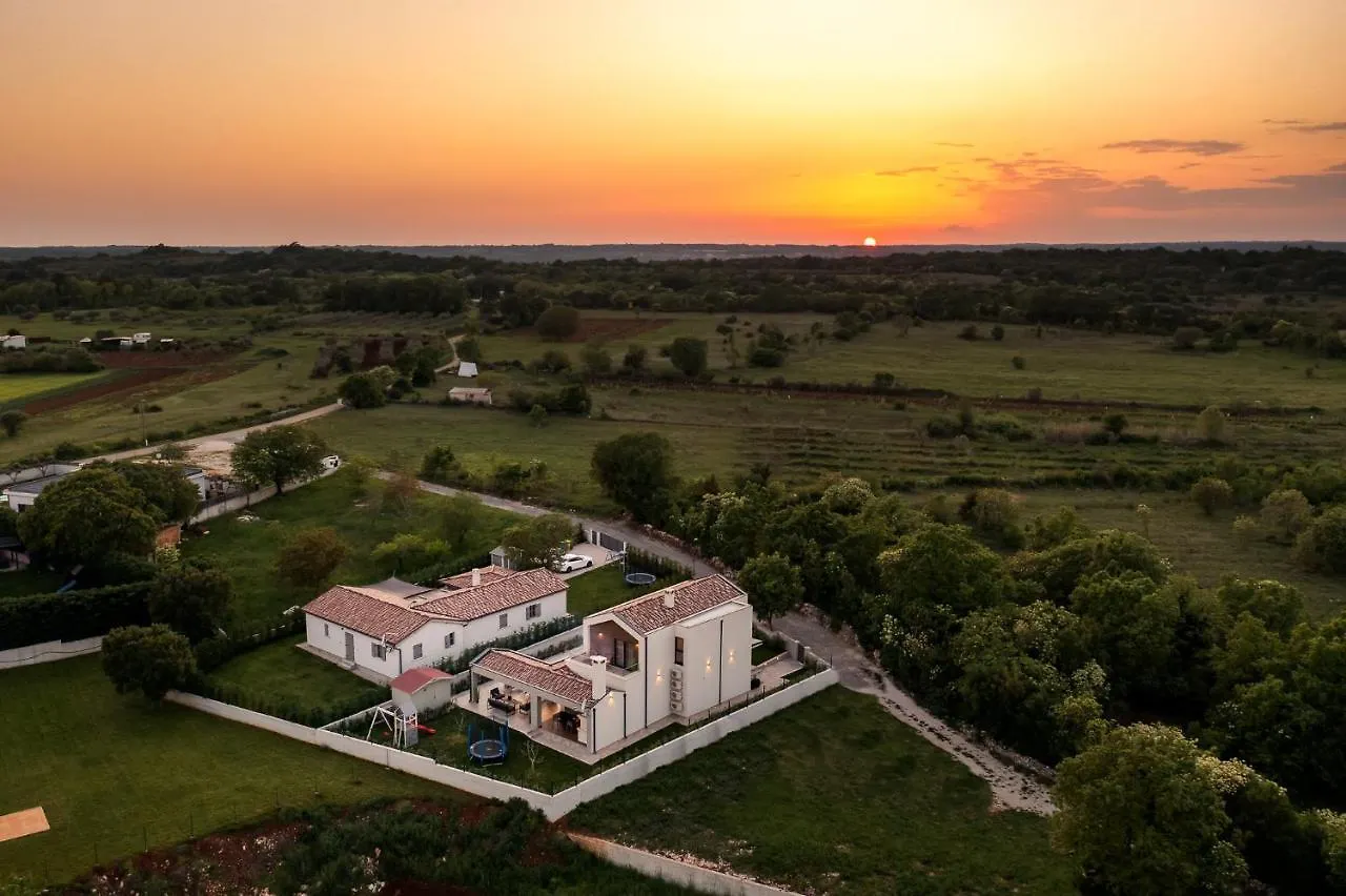Villa Nobu Mali Vareški