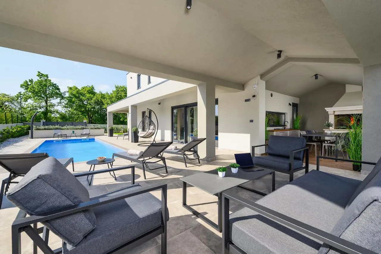 Villa Nobu Mali Vareški