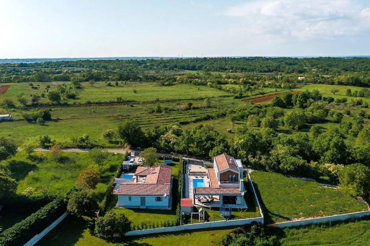 Villa Nobu Mali Vareški