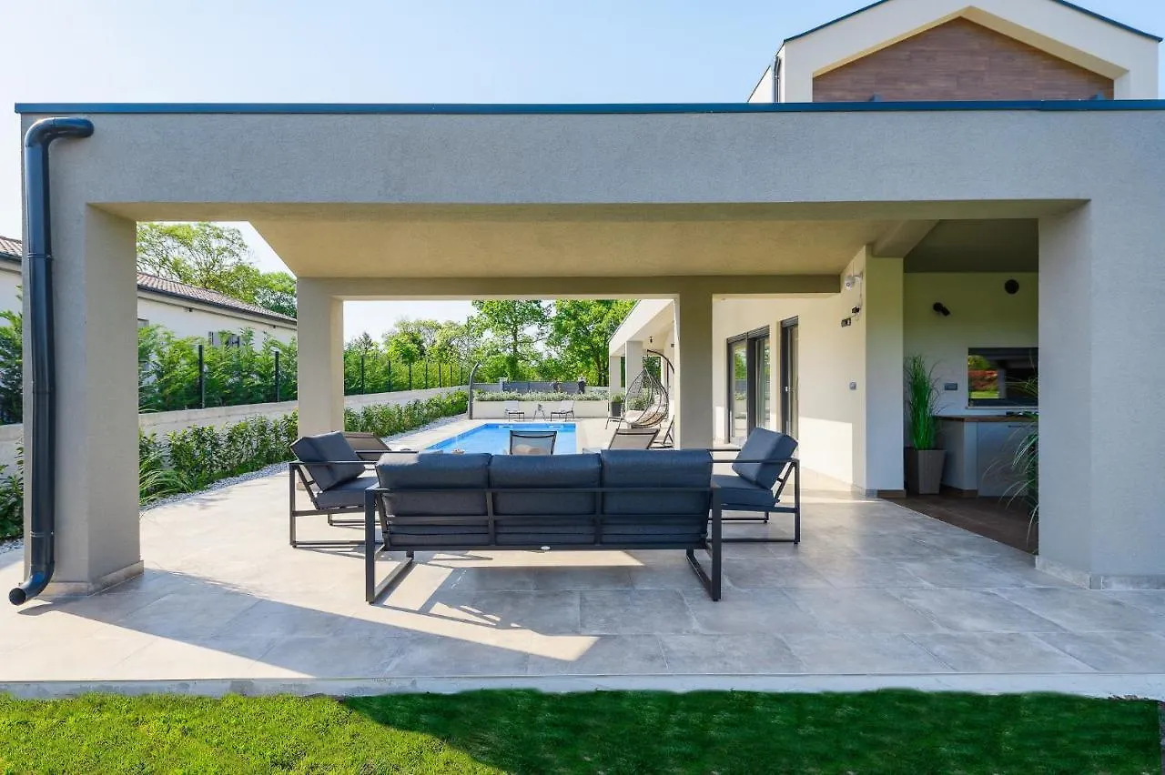 Villa Nobu Mali Vareški