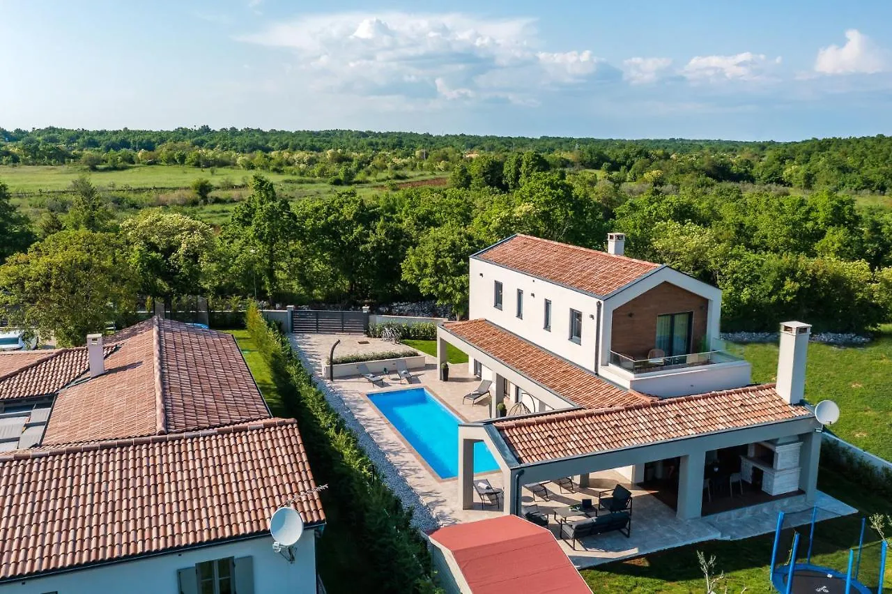 Villa Nobu Mali Vareški