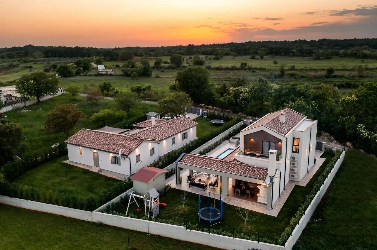 Villa Nobu Mali Vareški