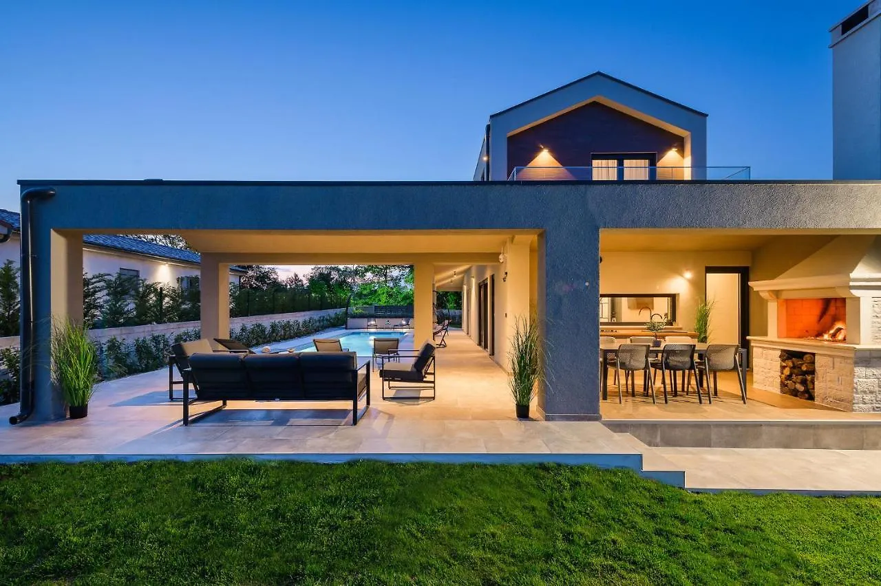 Villa Nobu Mali Vareški